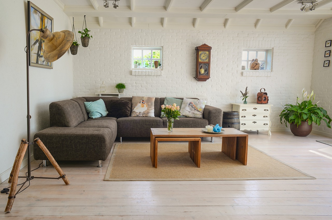 compétences essentielles pour un designer d'intérieur : créativité, sens du détail, maîtrise des styles décoratifs et capacité à optimiser les espaces.