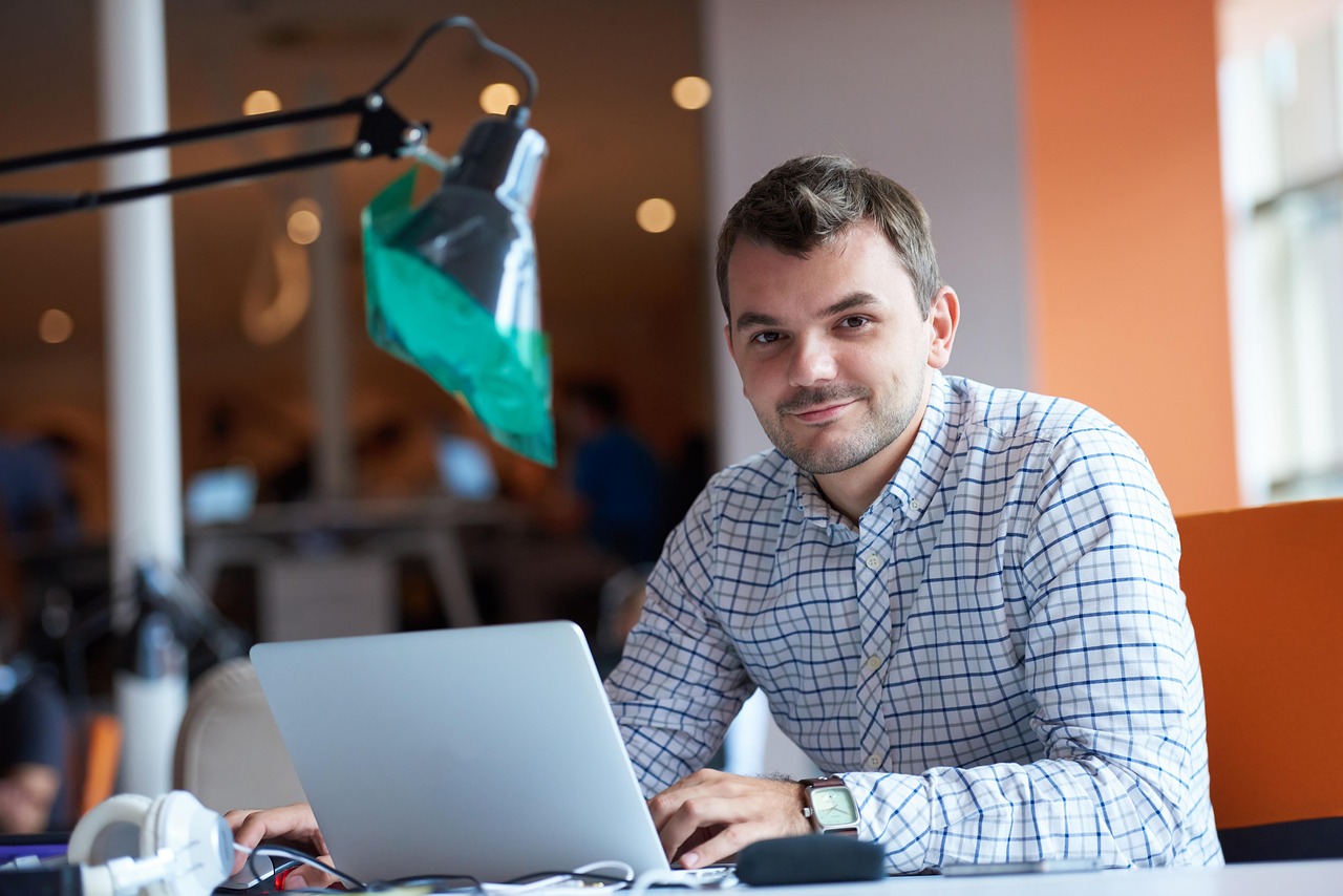 découvrez tout ce qu'il faut savoir sur les avantages sociaux des employés : types, importance, mise en place et impact sur la motivation et la fidélisation du personnel.