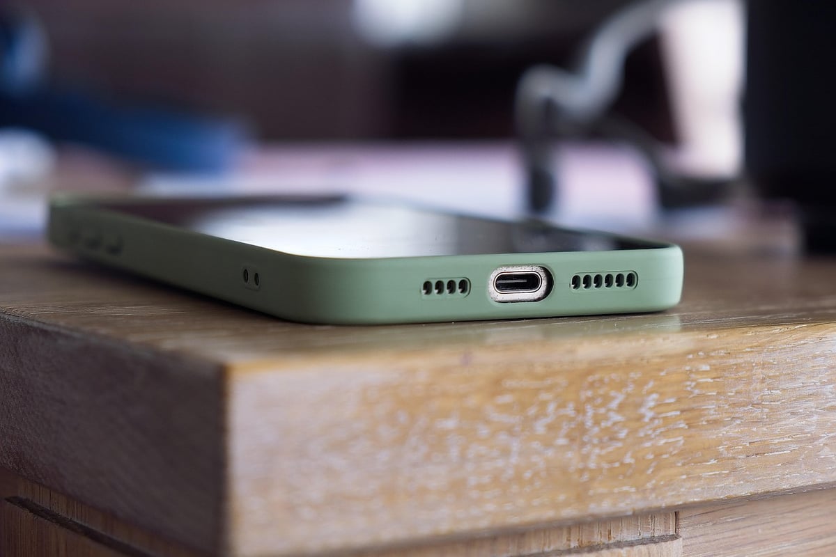 Grossiste smartphone : comment choisir le bon partenaire en 2025 ?