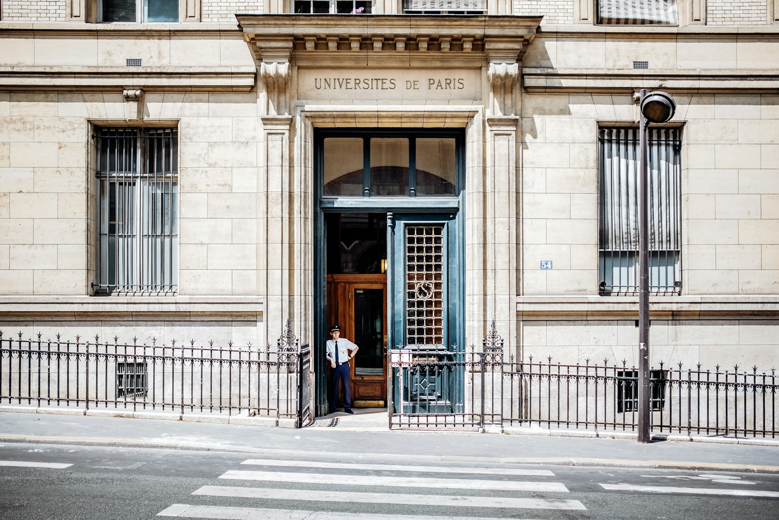 Transaction Immobilière à Paris : Pourquoi l’Expertise d’un Avocat Spécialisé est Indispensable