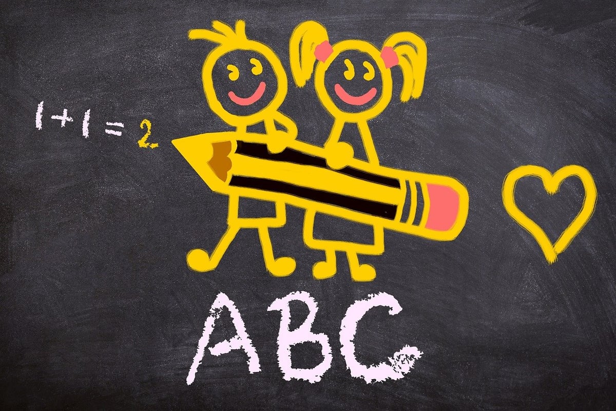 Top des Écoles de Commerce en 2023 : Qui brille sur le web ?