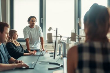 découvrez comment optimiser votre site web grâce au seo pour améliorer votre visibilité sur les moteurs de recherche, attirer plus de visiteurs et augmenter votre chiffre d'affaires. apprenez les meilleures pratiques et stratégies incontournable pour réussir en ligne.