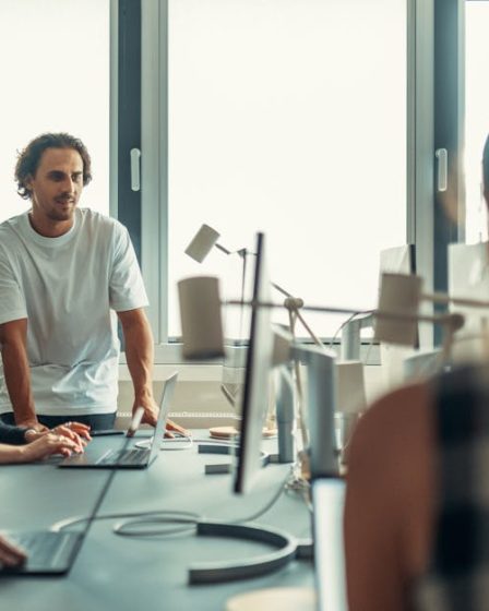 découvrez comment optimiser votre site web grâce au seo pour améliorer votre visibilité sur les moteurs de recherche, attirer plus de visiteurs et augmenter votre chiffre d'affaires. apprenez les meilleures pratiques et stratégies incontournable pour réussir en ligne.