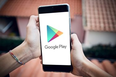 découvrez le phénomène du google bombing, une technique de manipulation des résultats de recherche qui utilise des mots-clés pour influencer le classement des pages. apprenez comment cela fonctionne et les impacts sur le référencement et l'image des personnes ou des entreprises ciblées.