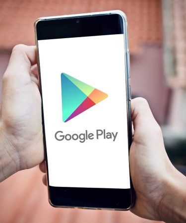 découvrez le phénomène du google bombing, une technique de manipulation des résultats de recherche qui utilise des mots-clés pour influencer le classement des pages. apprenez comment cela fonctionne et les impacts sur le référencement et l'image des personnes ou des entreprises ciblées.