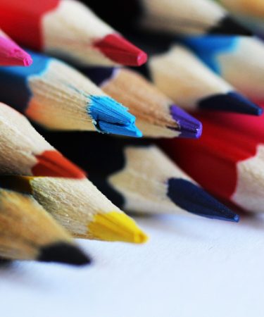 découvrez comment les outils d'intelligence artificielle révolutionnent l'éducation : solutions innovantes, apprentissage personnalisé et optimisation de l'enseignement pour élèves et enseignants.