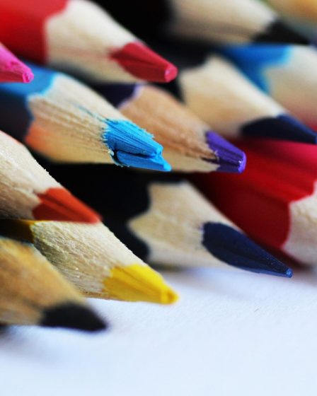 découvrez comment les outils d'intelligence artificielle révolutionnent l'éducation : solutions innovantes, apprentissage personnalisé et optimisation de l'enseignement pour élèves et enseignants.