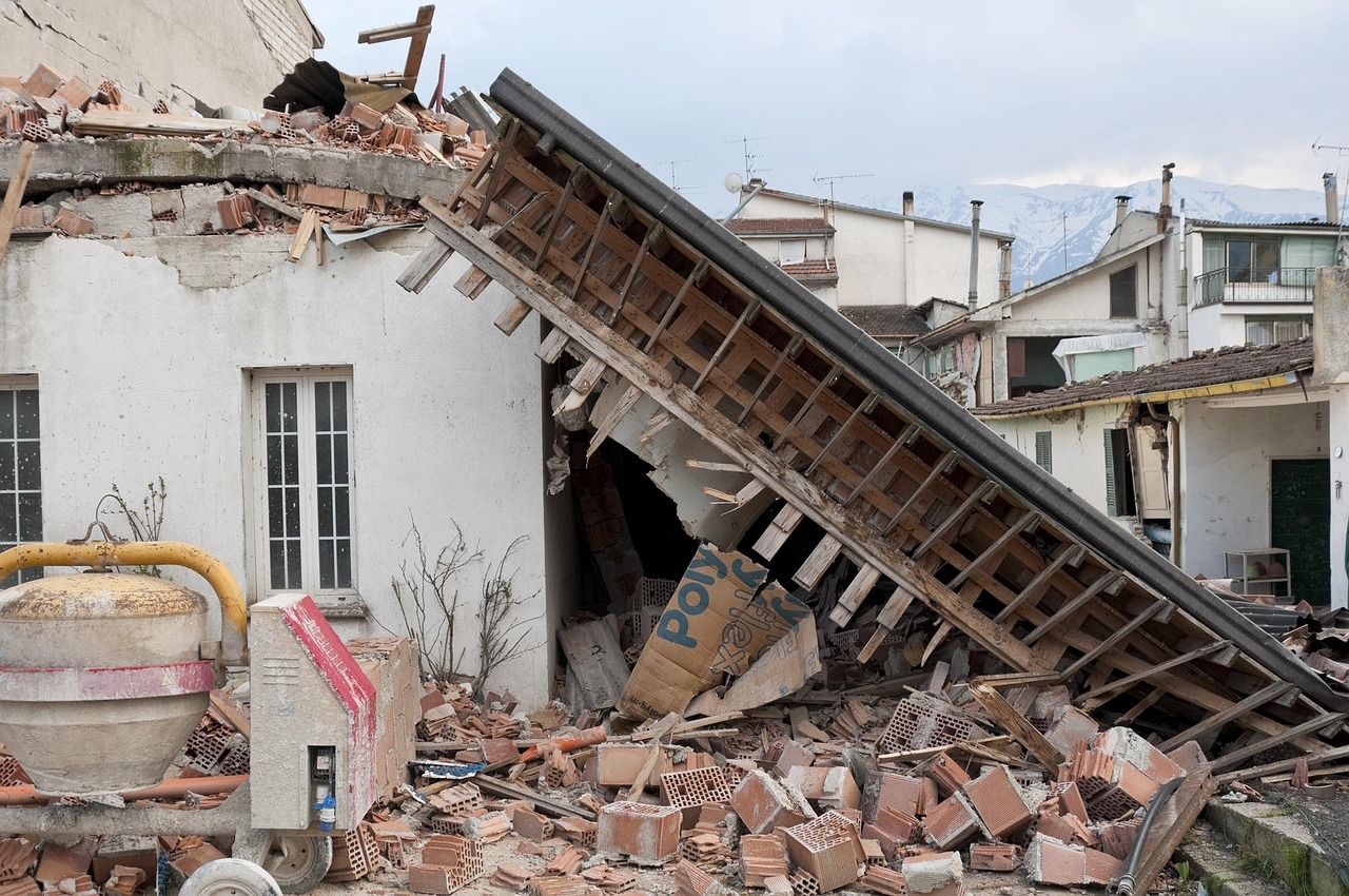 découvrez comment l'effondrement de la fast fashion bouleverse l'industrie du textile : causes, conséquences environnementales et alternatives durables à adopter.