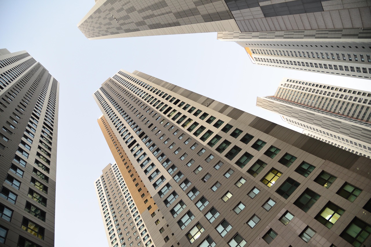 obtenez une estimation précise de la valeur de votre bien immobilier grâce à nos services d'expertise en évaluation immobilière. découvrez comment optimiser la valorisation de votre propriété.