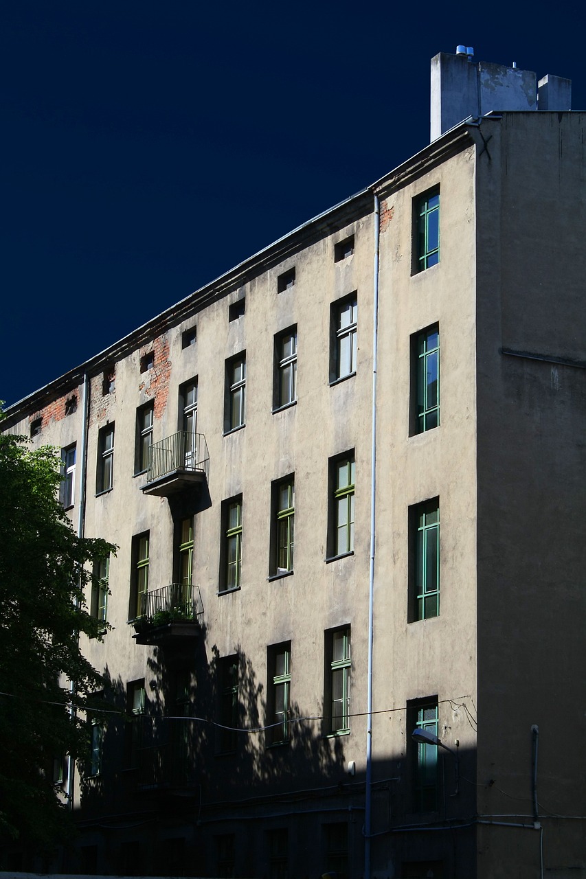 découvrez la définition et le rôle du tenant, que ce soit en location immobilière ou dans le contexte de l'informatique, ainsi que ses droits et obligations.