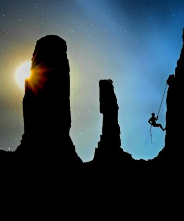 découvrez le plaisir de l'escalade, une activité sportive qui allie endurance, force et plaisir de la nature. conseils, techniques et équipements pour grimper en toute sécurité.