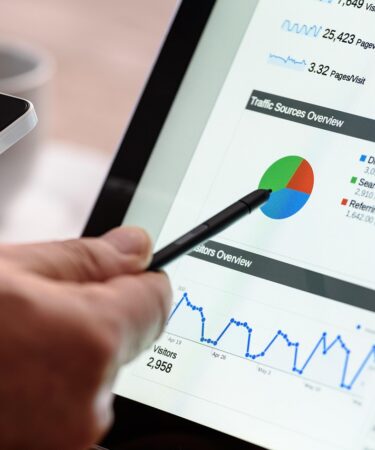 découvrez comment le search marketing optimise la visibilité de votre site web sur les moteurs de recherche grâce au référencement naturel (seo) et payant (sea). augmentez votre trafic ciblé et développez votre activité en ligne.