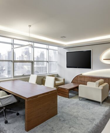 d&eacute;couvrez les comp&eacute;tences essentielles d'un designer d'int&eacute;rieur pour transformer vos espaces avec cr&eacute;ativit&eacute;, fonctionnalit&eacute; et style.