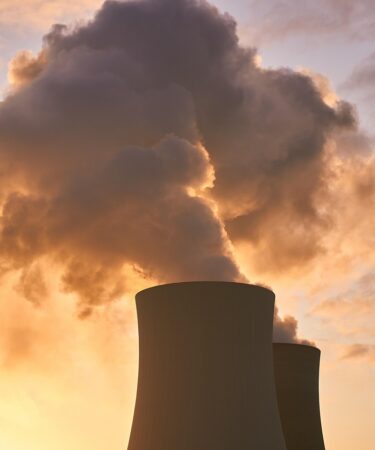 reactor : explorez les concepts, applications et innovations li&eacute;s aux r&eacute;acteurs dans divers domaines scientifiques et industriels.