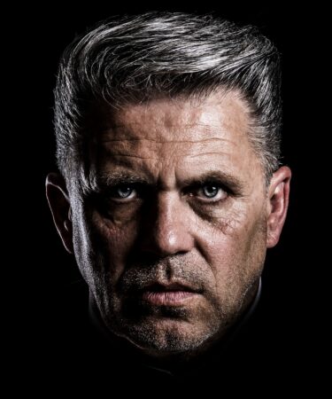 d&eacute;couvrez le r&ocirc;le d'un brand ambassador, un ambassadeur de marque qui repr&eacute;sente et valorise votre entreprise pour renforcer la notori&eacute;t&eacute; et la fid&eacute;lit&eacute; des clients.