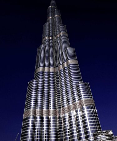 d&eacute;couvrez le concept e-e-a-t, un crit&egrave;re essentiel pour &eacute;valuer la qualit&eacute; et la fiabilit&eacute; des contenus en ligne, bas&eacute; sur l'expertise, l'exp&eacute;rience, l'autorit&eacute; et la fiabilit&eacute;.