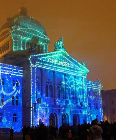 d&eacute;couvrez notre service de cr&eacute;ation de logo projection, alliant design moderne et impact visuel pour valoriser votre marque lors de vos &eacute;v&eacute;nements et pr&eacute;sentations.