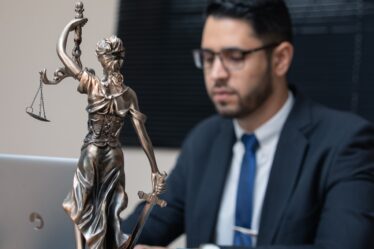 d&eacute;couvrez un legal thriller captivant m&ecirc;lant suspense judiciaire et intrigues haletantes, o&ugrave; chaque d&eacute;cision peut changer le cours de la justice.