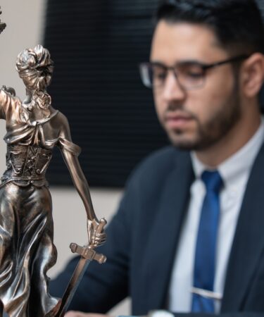 d&eacute;couvrez un legal thriller captivant m&ecirc;lant suspense judiciaire et intrigues haletantes, o&ugrave; chaque d&eacute;cision peut changer le cours de la justice.