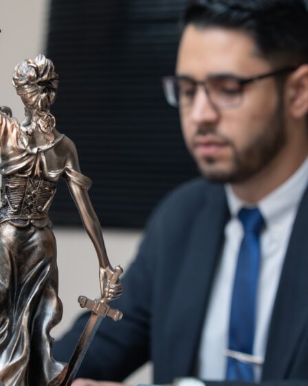 d&eacute;couvrez un legal thriller captivant m&ecirc;lant suspense judiciaire et intrigues haletantes, o&ugrave; chaque d&eacute;cision peut changer le cours de la justice.